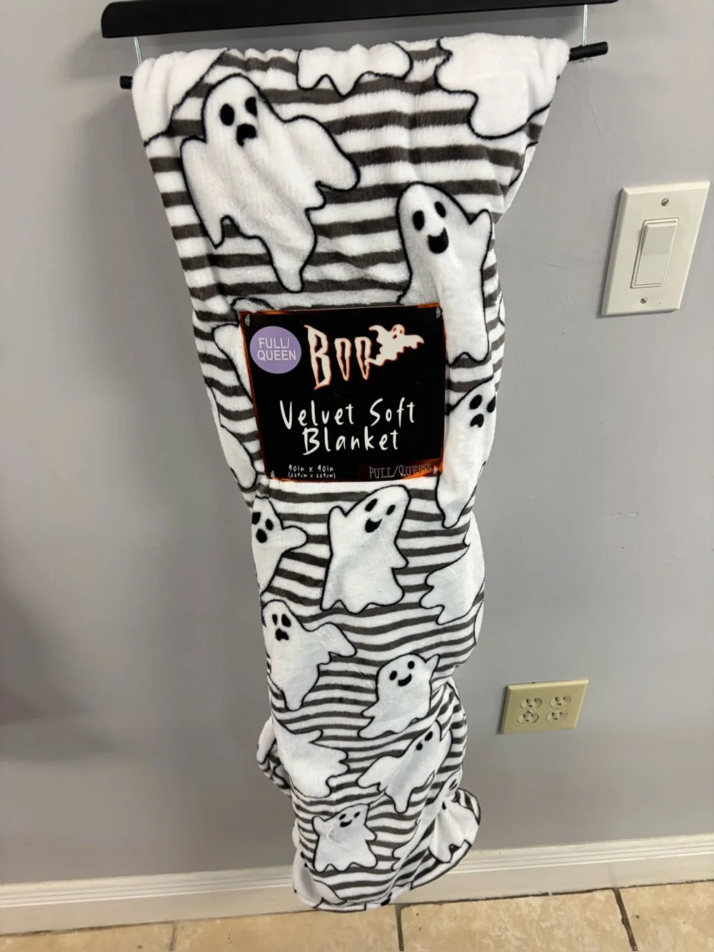Full/Queen Ghost Print Velvet Soft Blanket - White & Gray